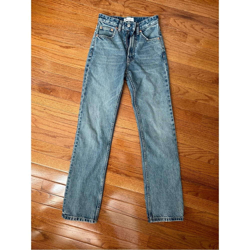 NEVER WORN ZARA HIGH RISE STRAIGHT LEG JEANS